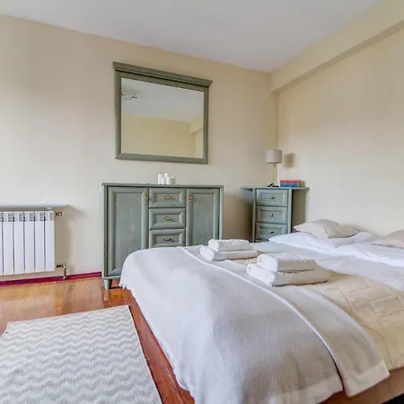 100m Duzy Apartament, Salon + 3 Sypialnie Przy Deptaku דירה